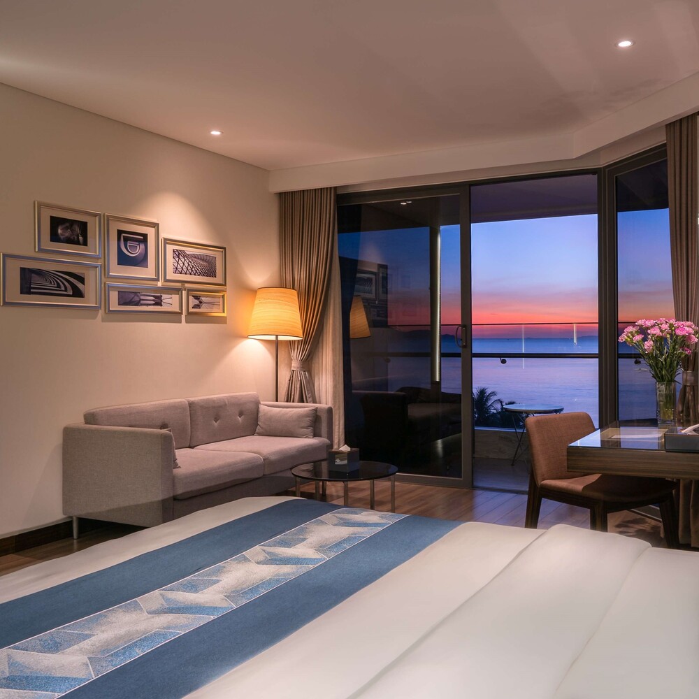 Executive King Oceanview Balcony